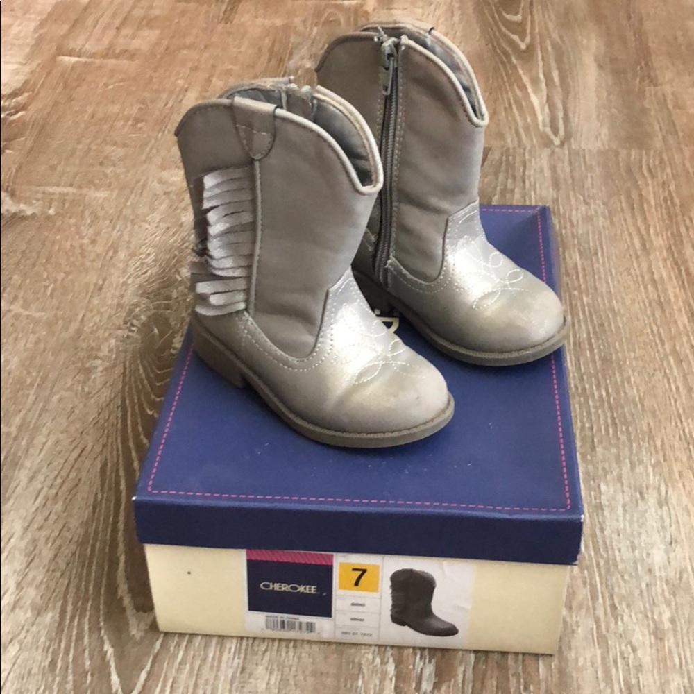 Cherokee Delmi Silver Boots